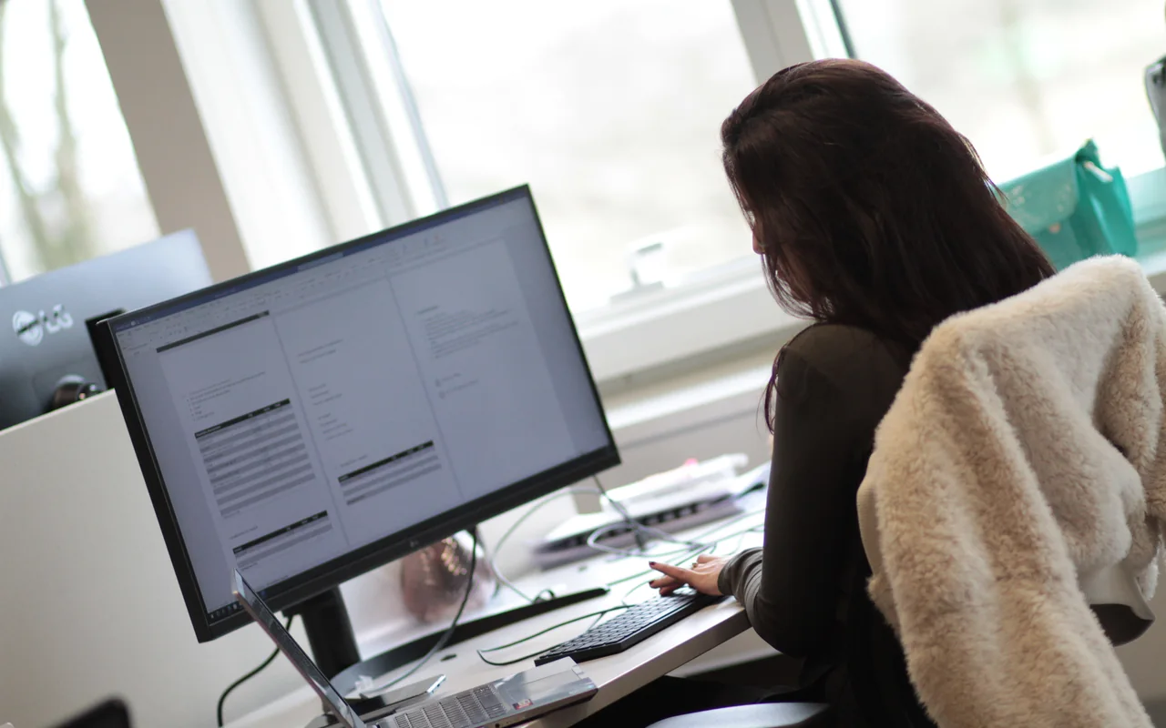 Aan het werk op de servicedesk van DACON in Arnhem
